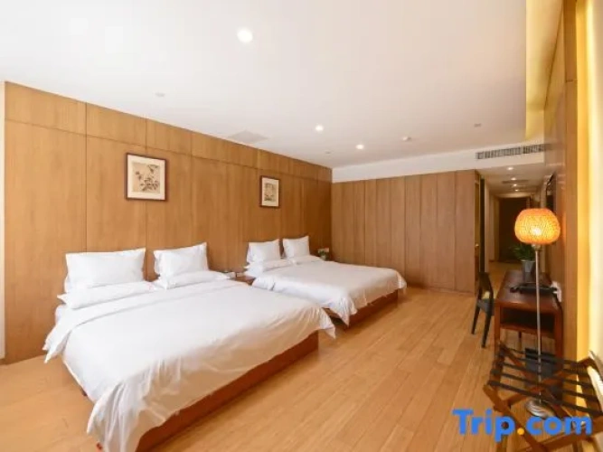 Quadruple Family Suite