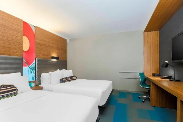Aloft Quadruple room
