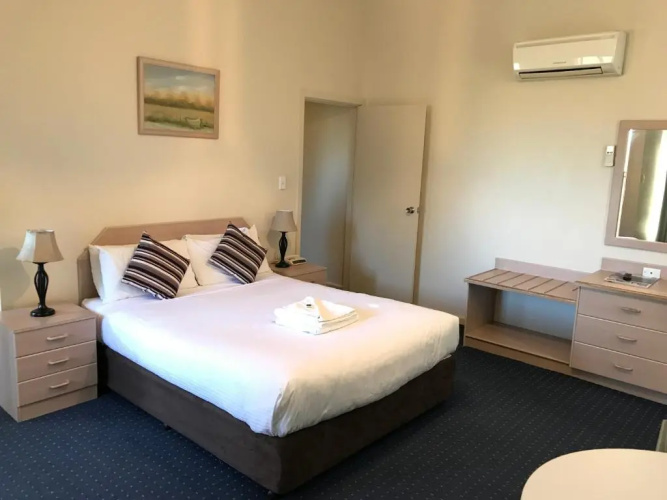 Orange Motor Lodge
