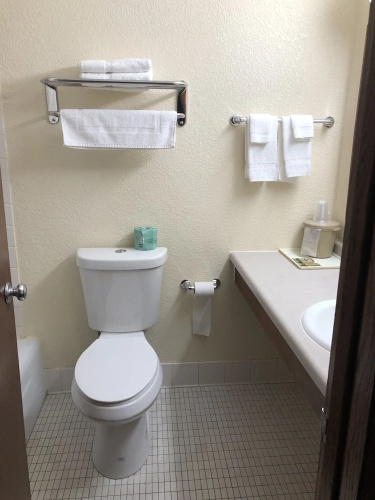 AmeriVu Inn & Suites
