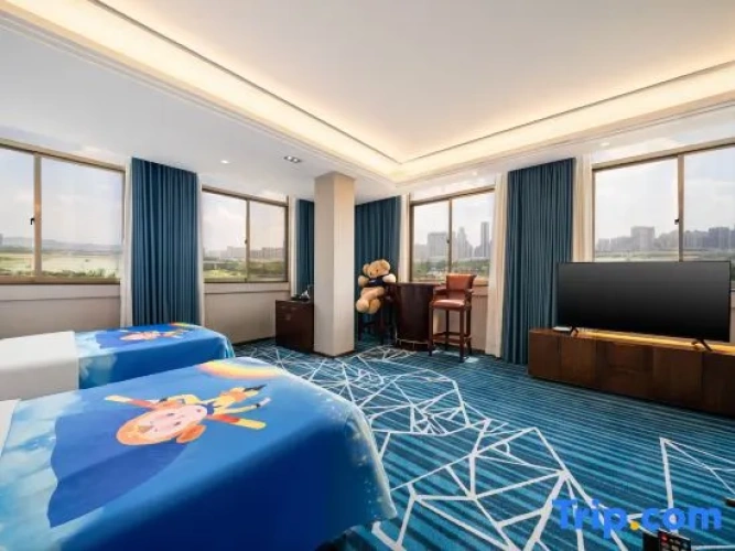 1 Bedroom Deluxe Triple Family Suite