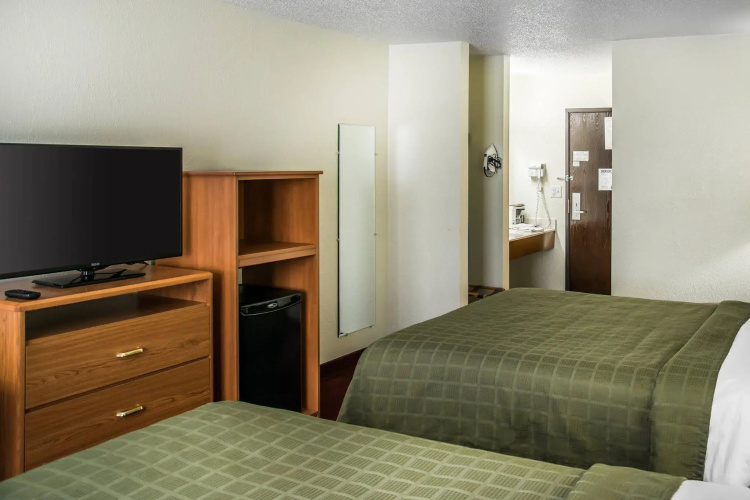 Hudson Inn & Suites