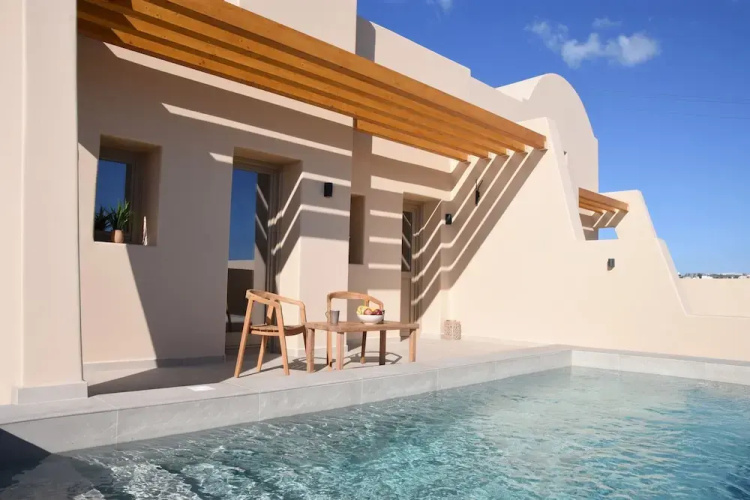 Santorini - Villa - Sleeps 4 - Pool - Parking
