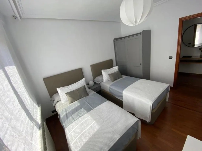3 Bedrooms Apartment