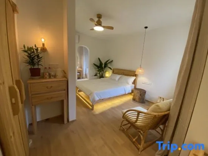 1 Bedroom Standard Double room with mountain view