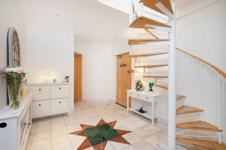 Stylish 2-bed Flat by Piccadilly Circus & Mayfair