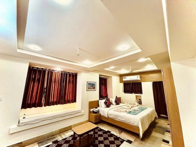 Superior Double room with balcony and with city view