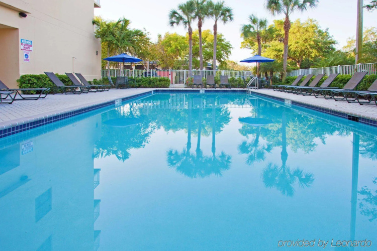 Holiday Inn Express & Suites Ft. Lauderdale-Plantation photo 21