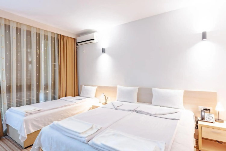 Hotel Pela