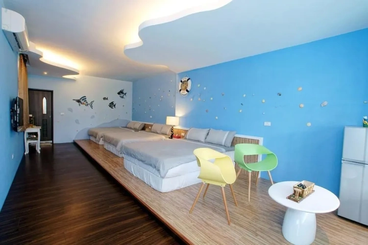 Standard Family room with garden view