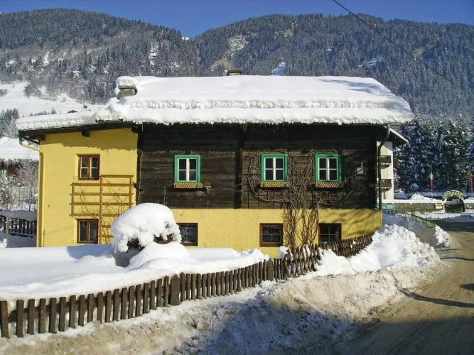 4 Bedrooms Cottage