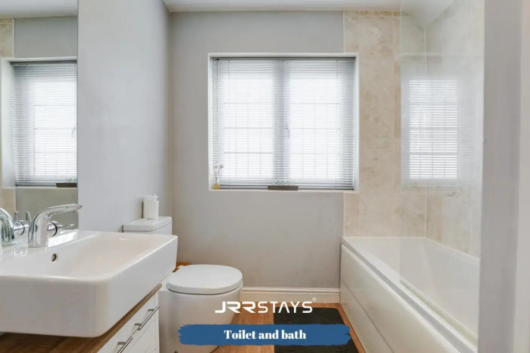 JRR Stays - Chorley - 3 Bed House with Hot Tub