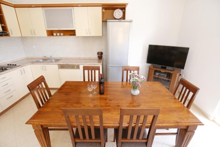 4 Bedrooms Cottage