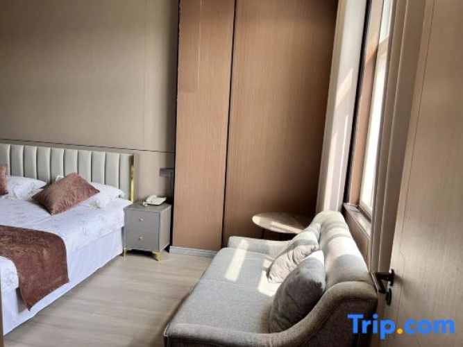 Deluxe Twin Family Suite