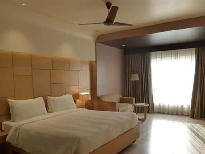 Hotel Charan Plaza