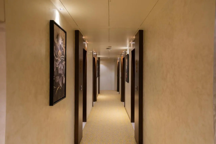 Hotel Golden Aura