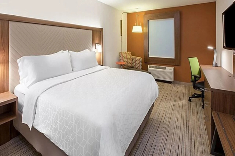 Holiday Inn Express & Suites Cedar Springs – Grand Rapids N by IHG