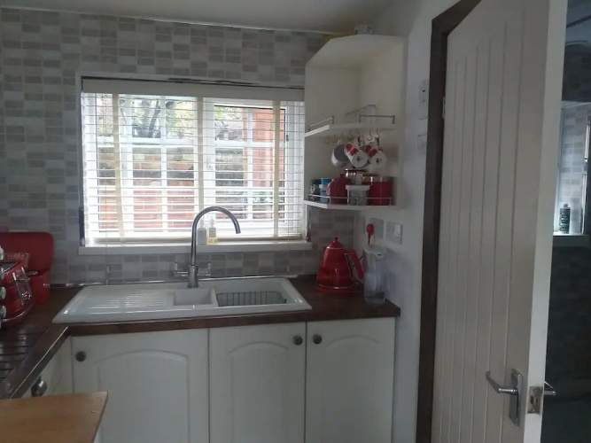 House - Sleeps 2, pet Friendly & Free Parking