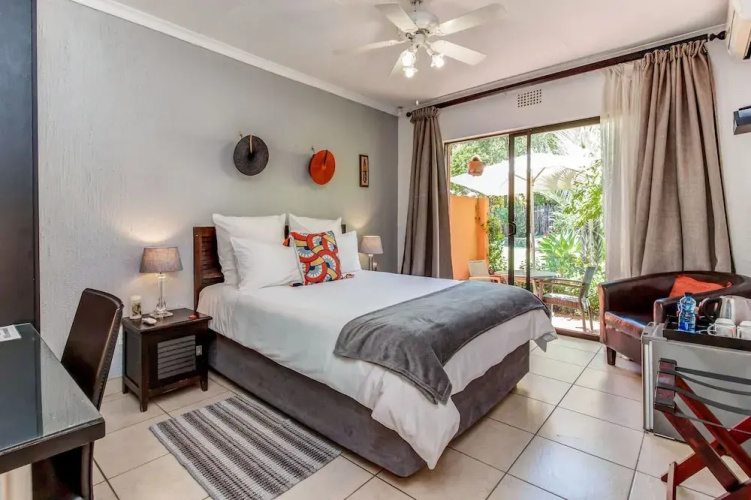 Sitatunga Guest Lodge & Transfers