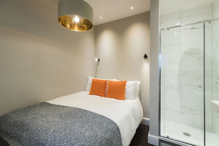 2 Bedrooms Sextuple Apartment