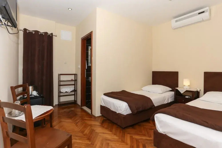Apartments & Rooms Buble
