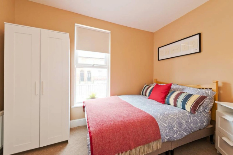 2 Bedroom Apartment By The River