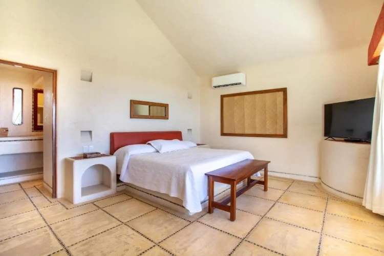 2 Bedrooms Villa