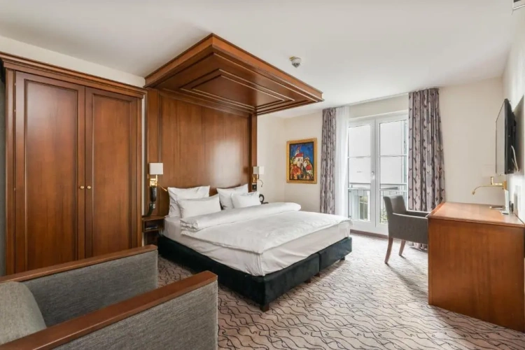 Standard Double Club room with courtyard view