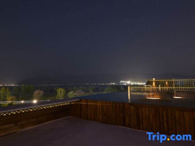 Dali Lanyue Seaview Hotel