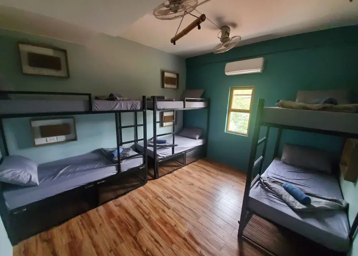 Outpost Hostel - Coron