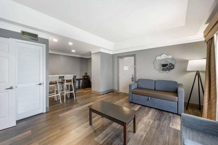 Quadruple Suite