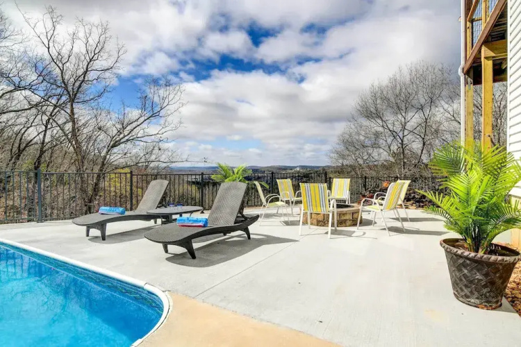 Hot Tub + Game Room! Secluded Branson Escape
