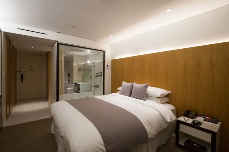 Deluxe Double Club room with mountain view