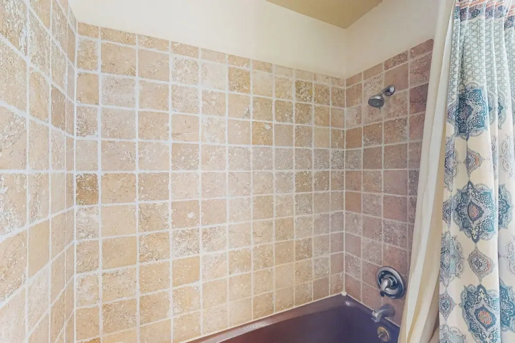 3BR Secluded & Well-stocked Riverside Home w/ AC