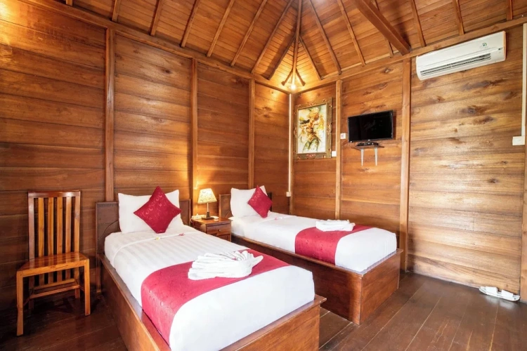 Deluxe Twin room with balcony and with sea view