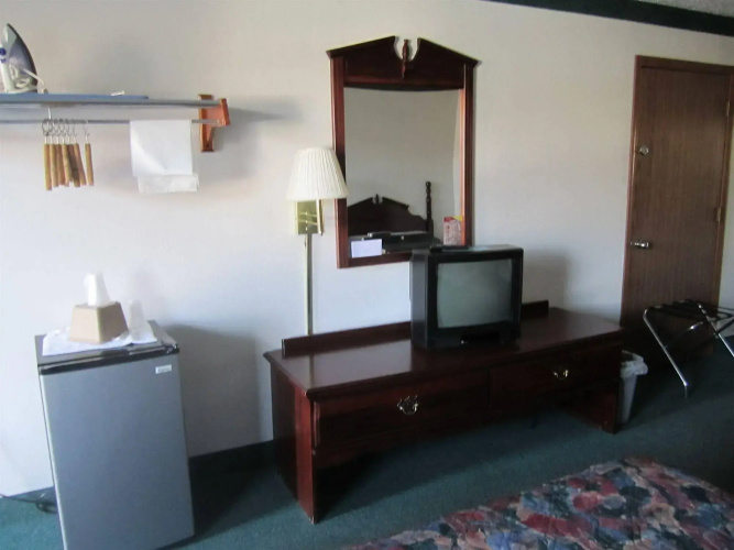 Evergreen Inn