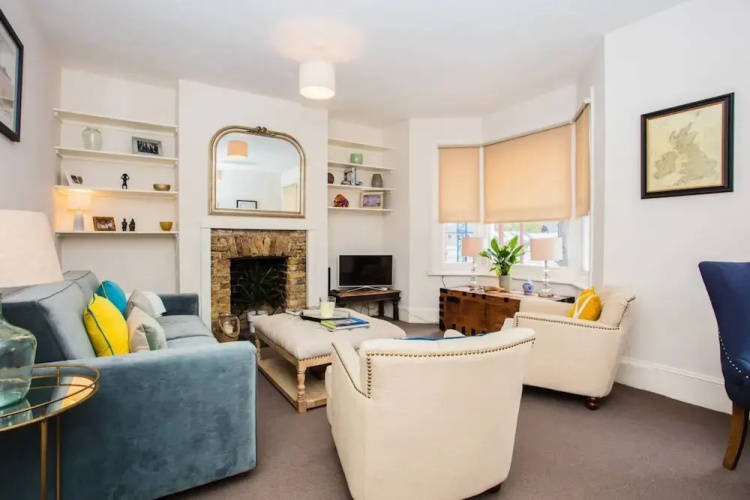 Flat in Battersea Accommodates 5