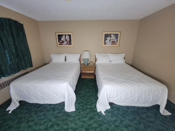 Dollinger's Courtyard Motel