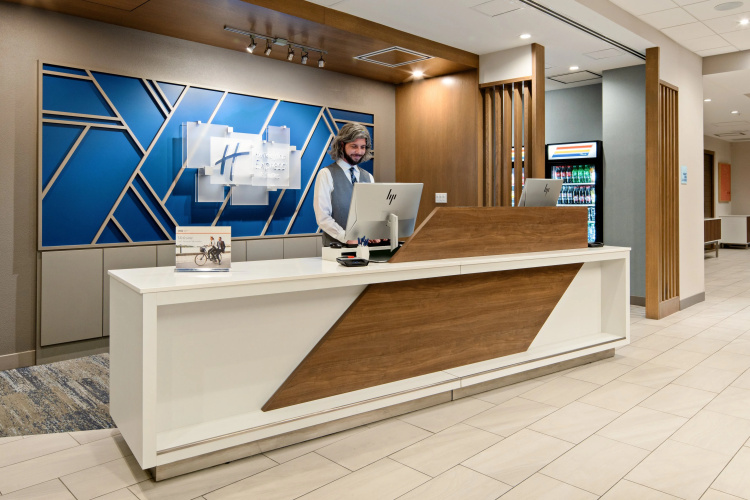 Holiday Inn Express & Sts Palm Desert - Millennium photo 28
