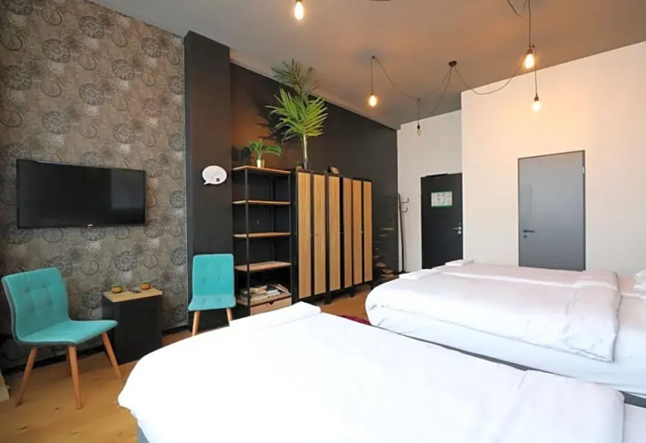 P182 Hidden Hostel