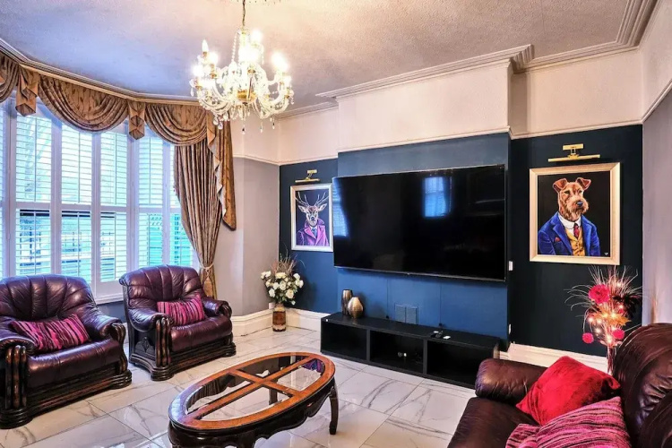 Charming Cardiff Home With Private Parking & Modern Amenities