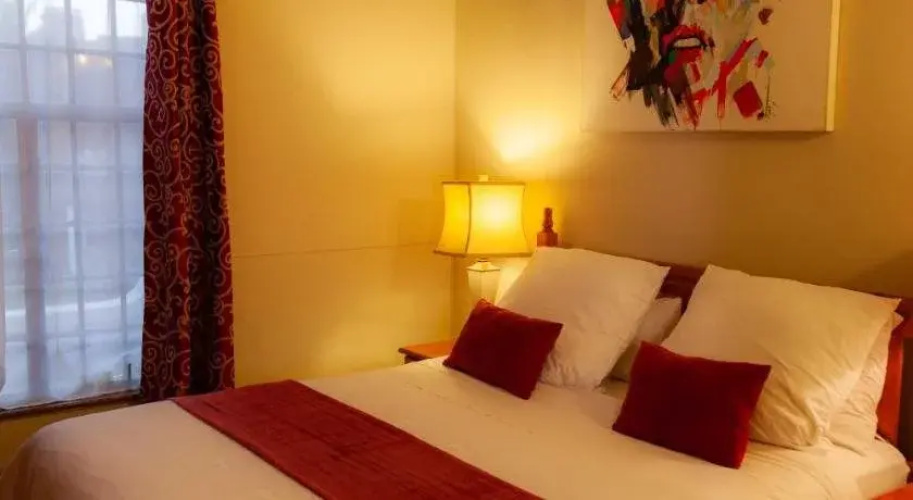 Constantia Guest Lodge