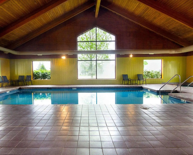 Super 8 by Wyndham Sturtevant/Racine