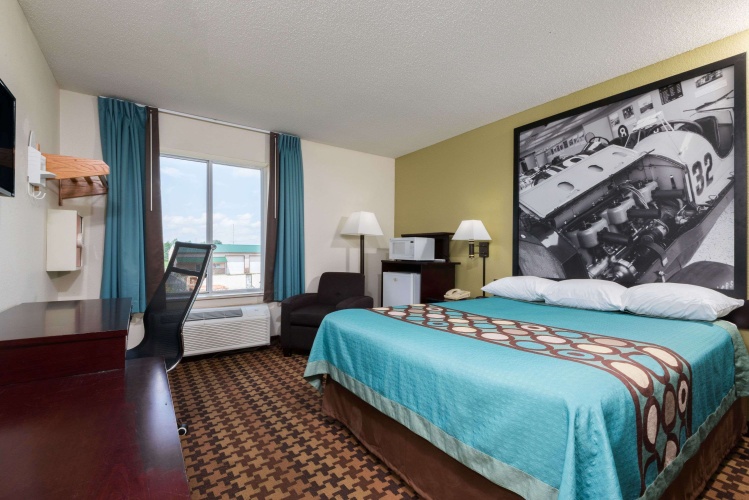 Super 8 by Wyndham Cloverdale IN