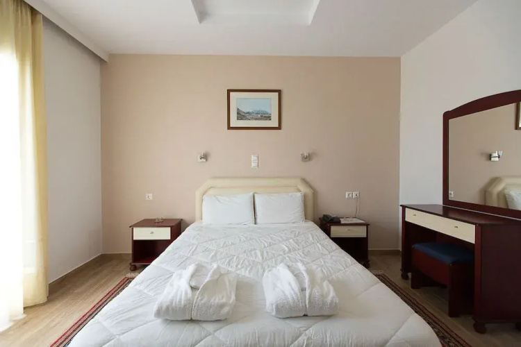 Flisvos Rooms