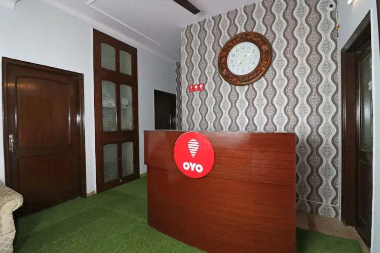 OYO 10583 Hotel Amigo