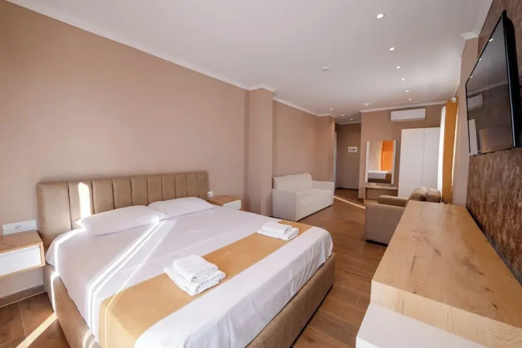 Deluxe Triple room with balcony