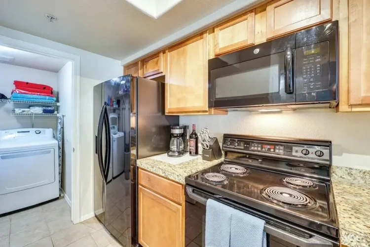 2 Bedrooms Apartment