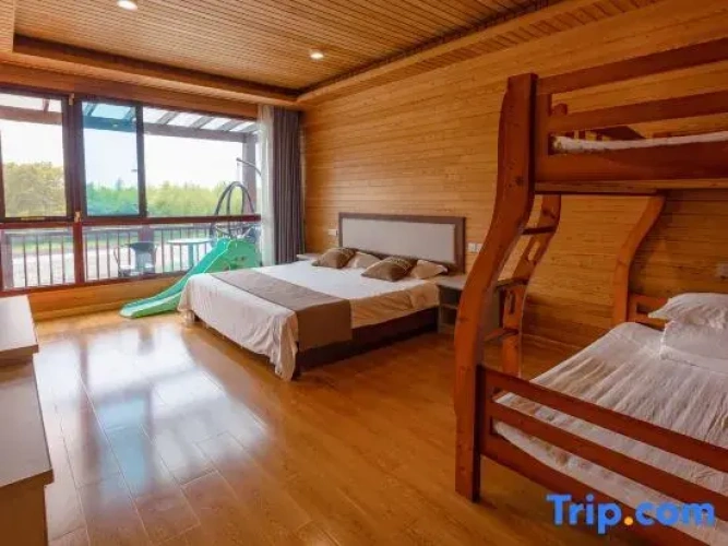 Deluxe Family room with balcony and with river view