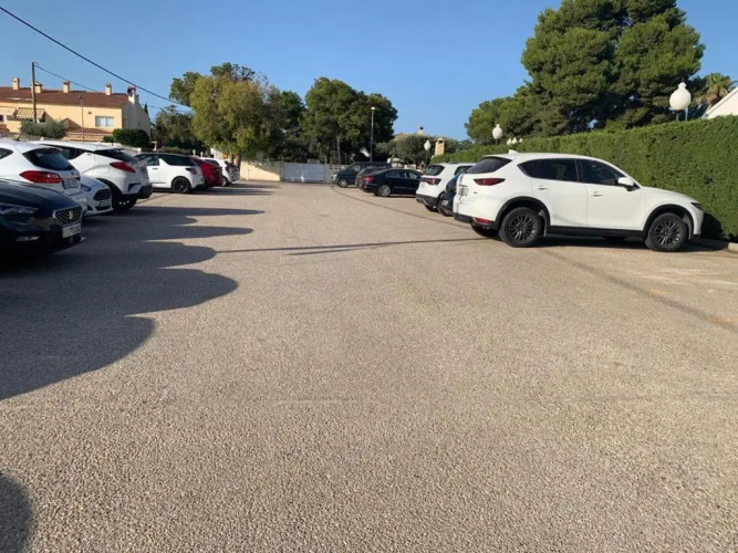 Apartamento con piscina y parking